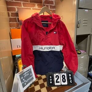 Tommy Hilfiger WATER RESISTANT

WIND RESISTANT